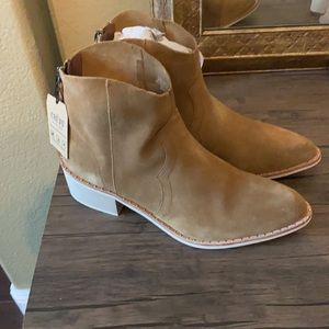 New! Gorgeous Crevo Clara Boots 🧡 NWTS